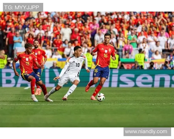 球星妻子勇敢挑战绿茵场展现实力 引领足球圈新风潮